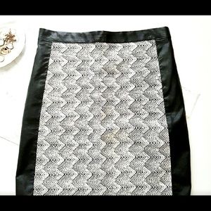 🚨SOLD🚨Stylish H&M Mini Skirt - Fall/Winter Must Have!!